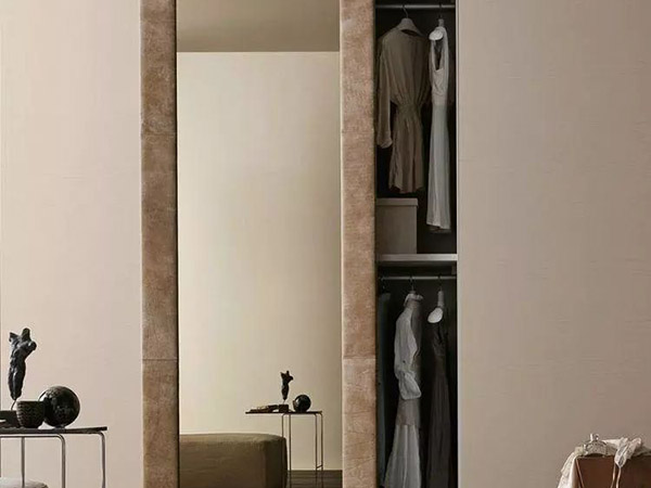 Installation effect of dressing mirror